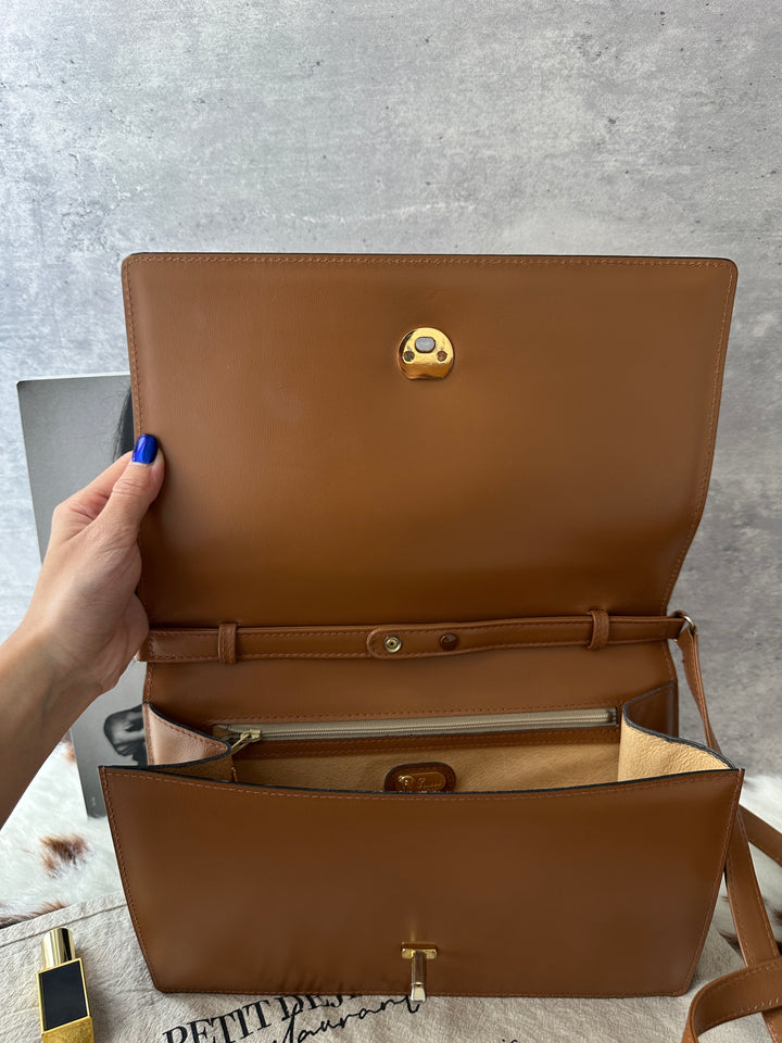 GUCCI Vintage Crossbody Bag 🤎🤍｜Minimal Design × Gold Turn-Lock × Timeless Brown