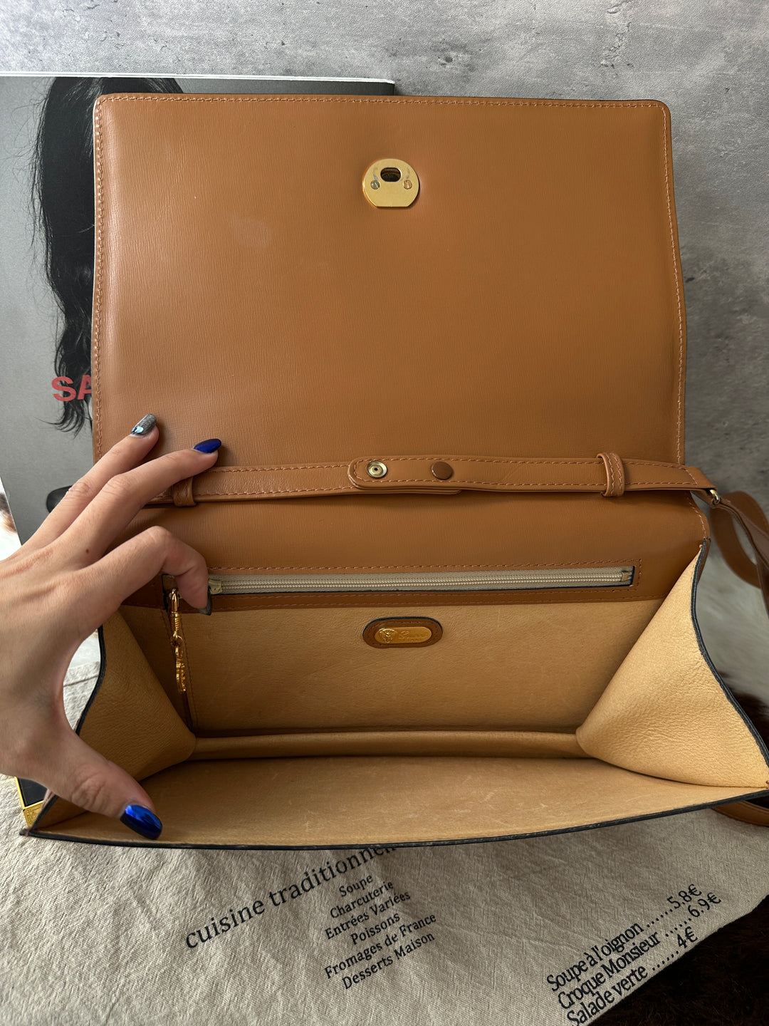 GUCCI Vintage Crossbody Bag 🤎🤍｜Minimal Design × Gold Turn-Lock × Timeless Brown