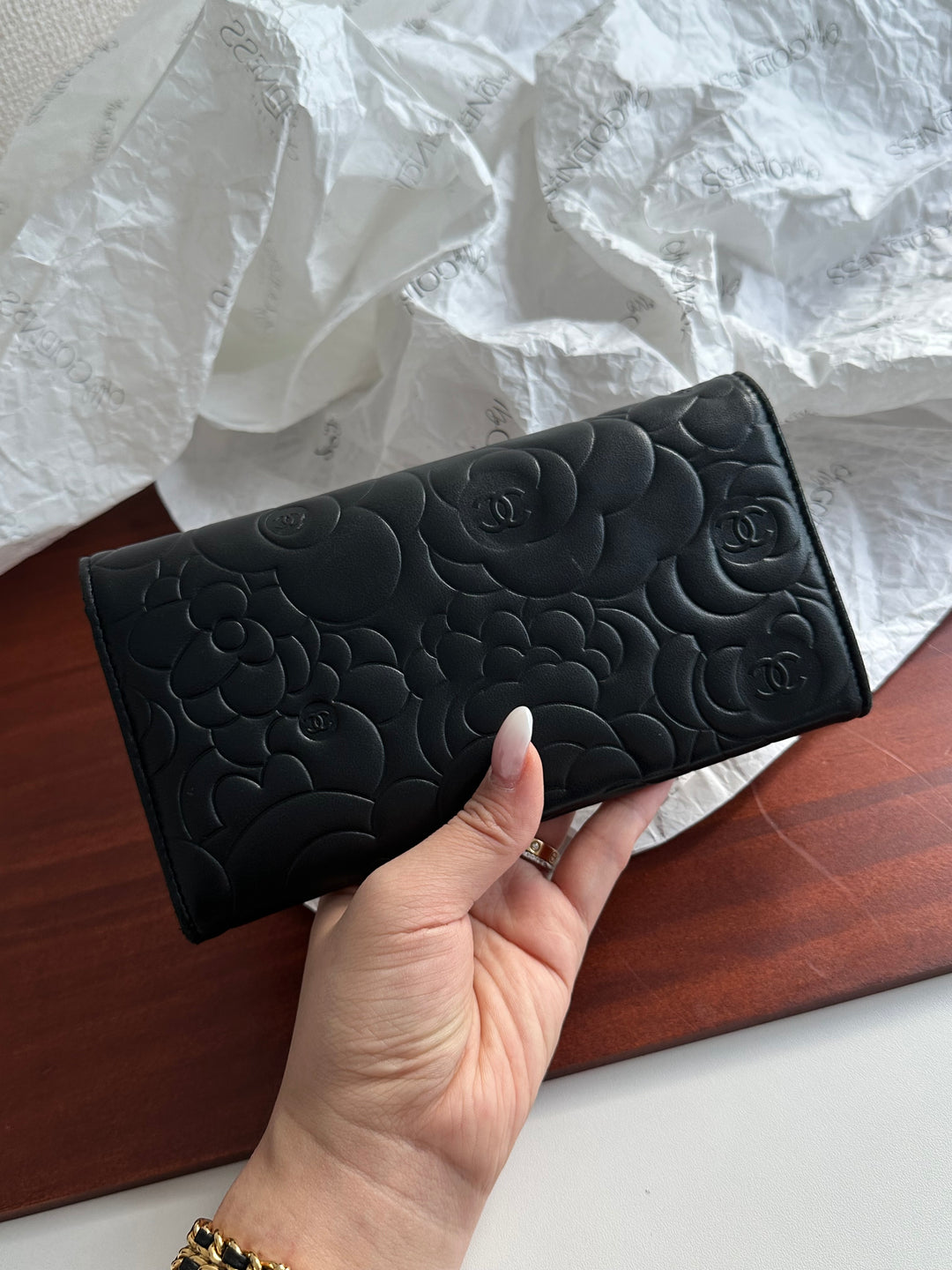 CHANEL Camellia Embossed CC Long Wallet 🖤｜Timeless Elegance & Functional Charm