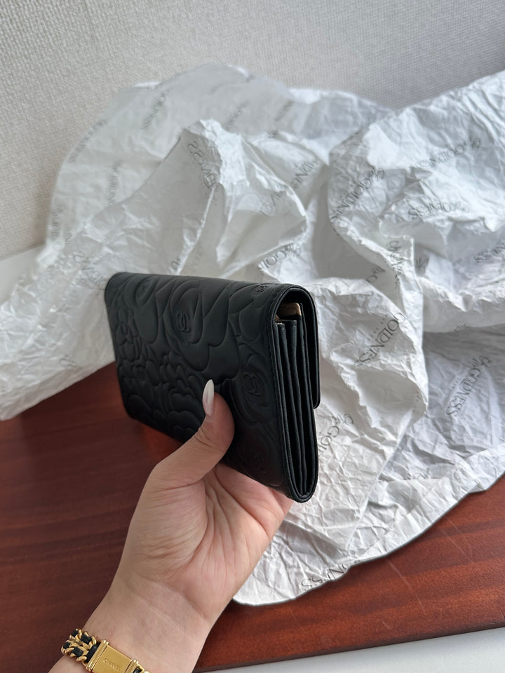 CHANEL Camellia Embossed CC Long Wallet 🖤｜Timeless Elegance & Functional Charm
