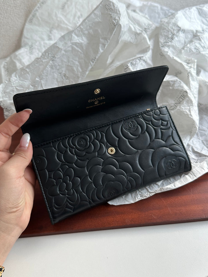 CHANEL Camellia Embossed CC Long Wallet 🖤｜Timeless Elegance & Functional Charm