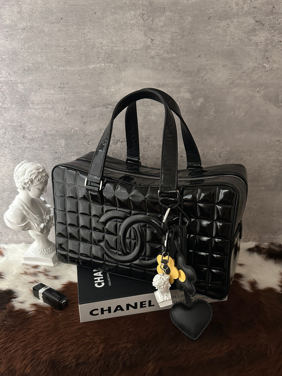 Chanel Chocolate Bar Boston Bag 🖤｜Glossy Patent Finish｜Lightweight Capacity｜Classic Black