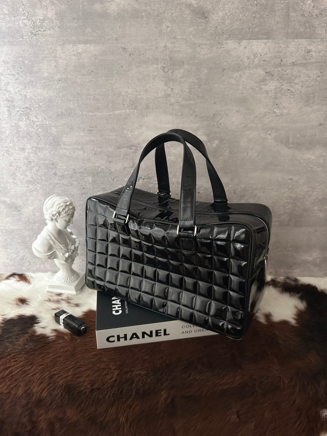 Chanel Chocolate Bar Boston Bag 🖤｜Glossy Patent Finish｜Lightweight Capacity｜Classic Black