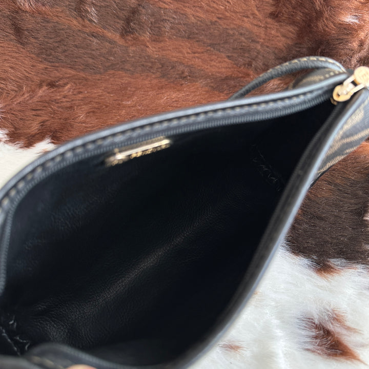 FENDI Zucca Pattern Shoulder Bag 🖤｜Iconic FF Canvas × Slim Vintage Shape × Effortless Shoulder Styling✨