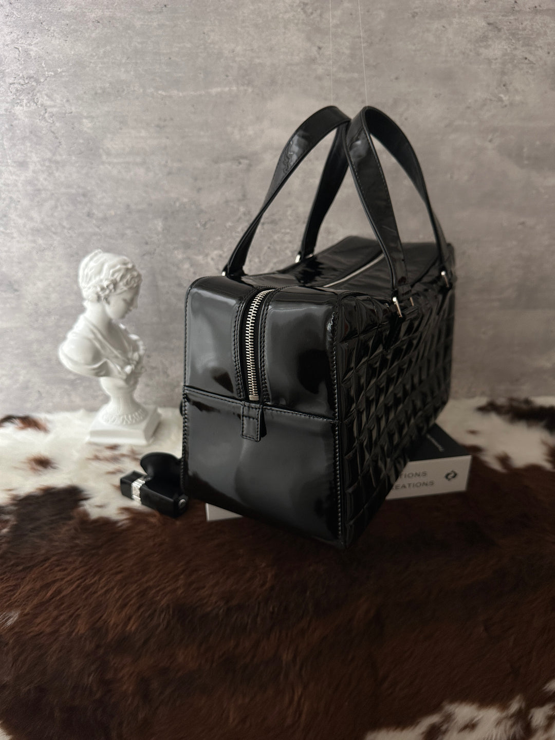 Chanel Chocolate Bar Boston Bag 🖤｜Glossy Patent Finish｜Lightweight Capacity｜Classic Black