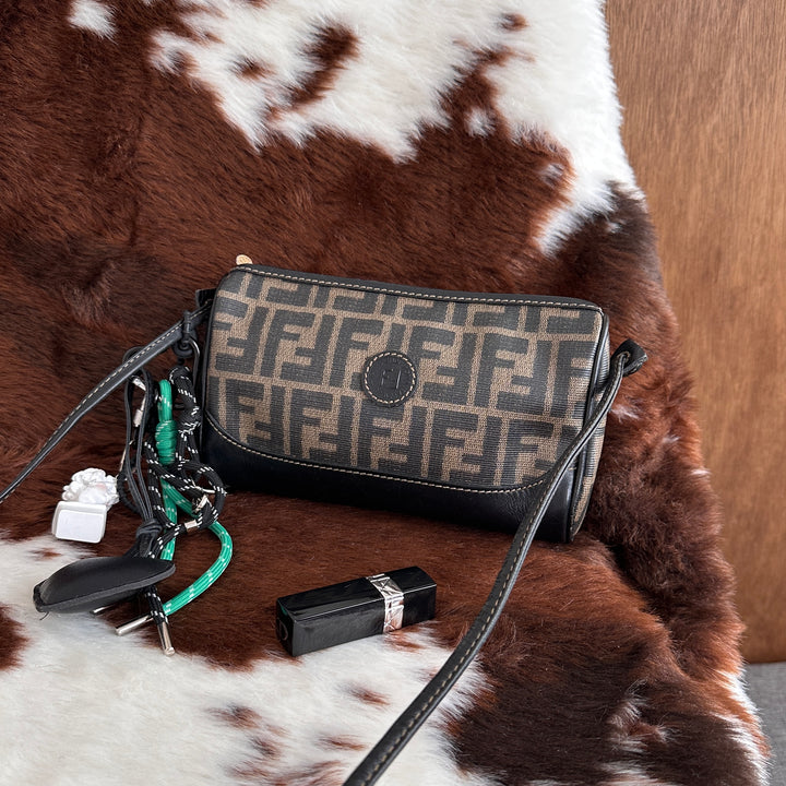 FENDI Zucca Pattern Shoulder Bag 🖤｜Iconic FF Canvas × Slim Vintage Shape × Effortless Shoulder Styling✨