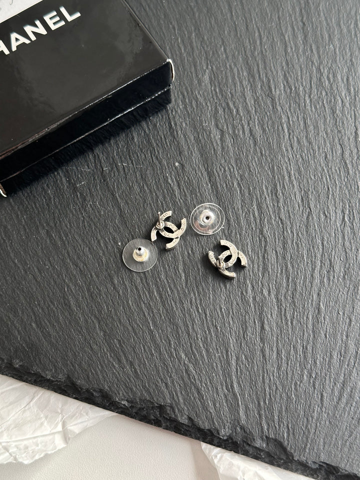 CHANEL Vintage Chrome Hearts CC Earrings 🖤｜Rare Retro Silver &amp; Timeless Icon