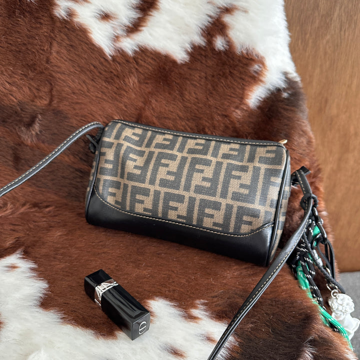 FENDI Zucca Pattern Shoulder Bag 🖤｜Iconic FF Canvas × Slim Vintage Shape × Effortless Shoulder Styling✨