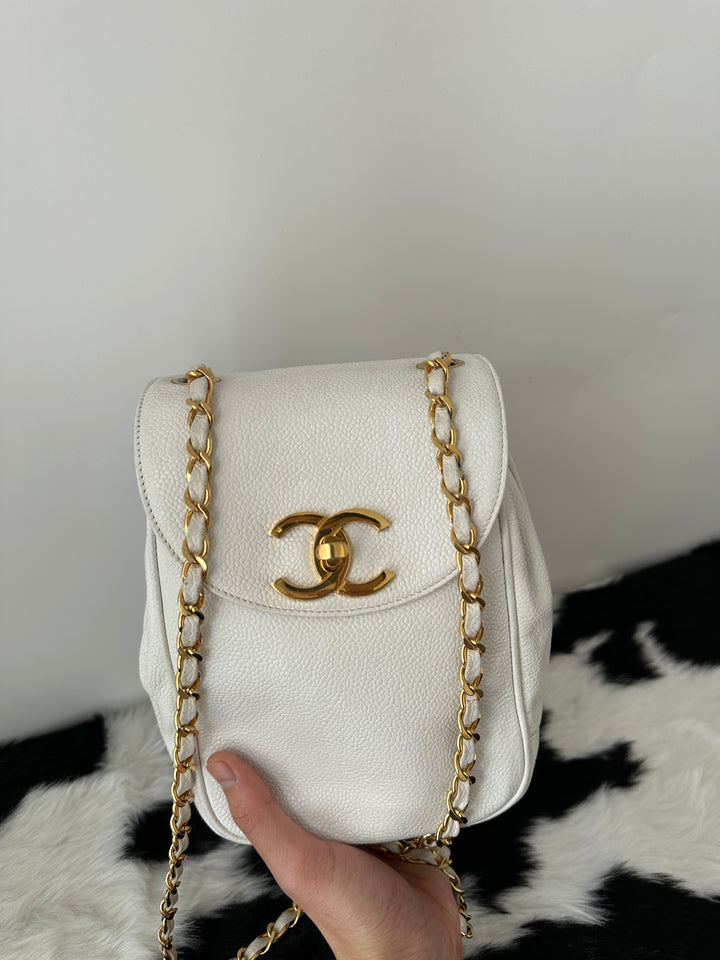 CHANEL 24K White Caviar Mini Backpack Crossbody｜Rare Snow-White Caviar × Oversized 24K CC Turn Lock × Iconic Chain Strap ❄️🤍✨