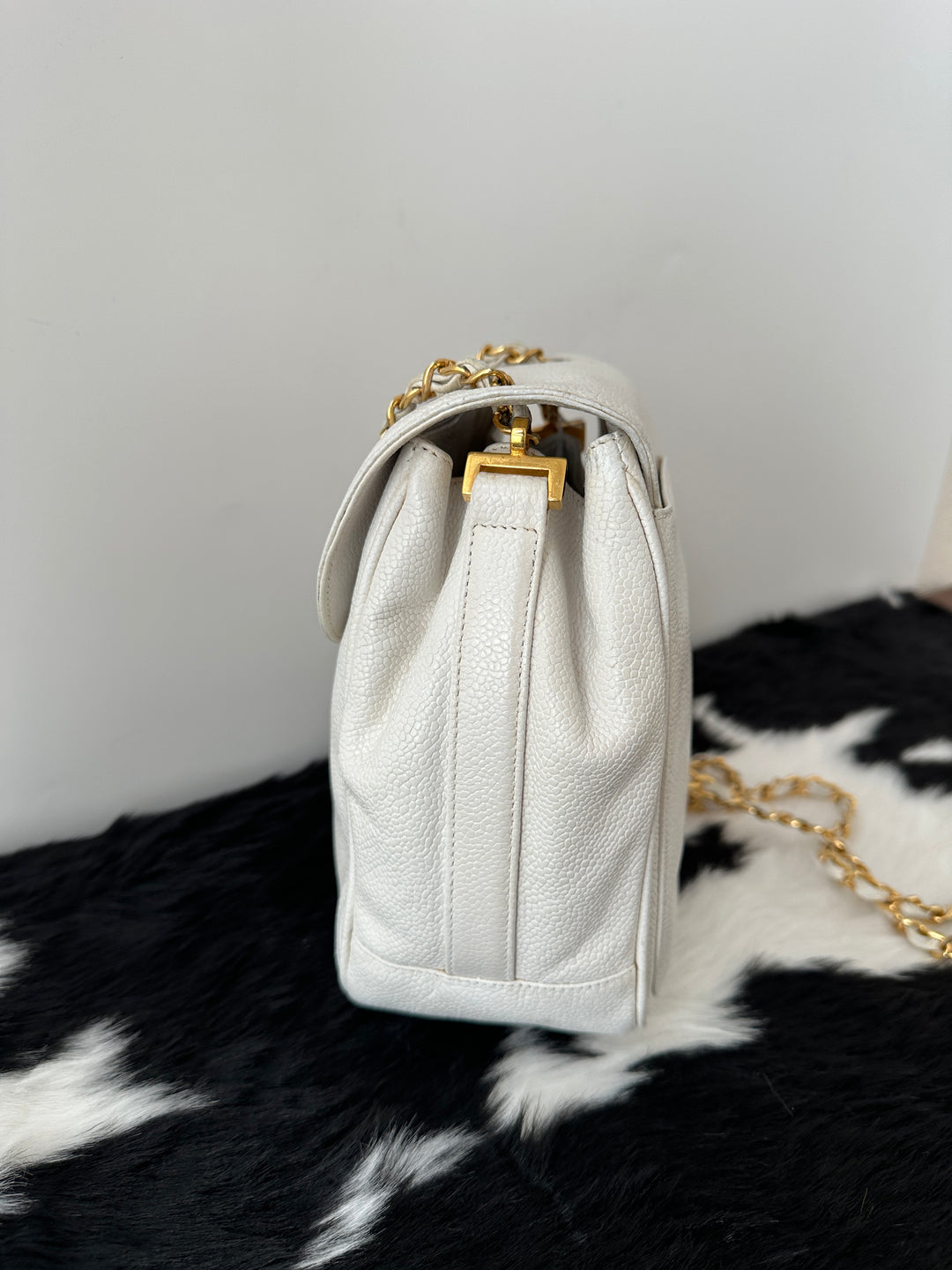 CHANEL 24K White Caviar Mini Backpack Crossbody｜Rare Snow-White Caviar × Oversized 24K CC Turn Lock × Iconic Chain Strap ❄️🤍✨