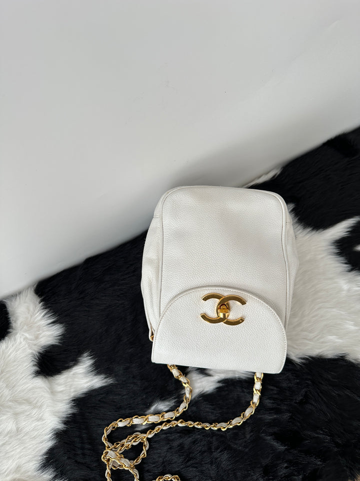 CHANEL 24K White Caviar Mini Backpack Crossbody｜Rare Snow-White Caviar × Oversized 24K CC Turn Lock × Iconic Chain Strap ❄️🤍✨