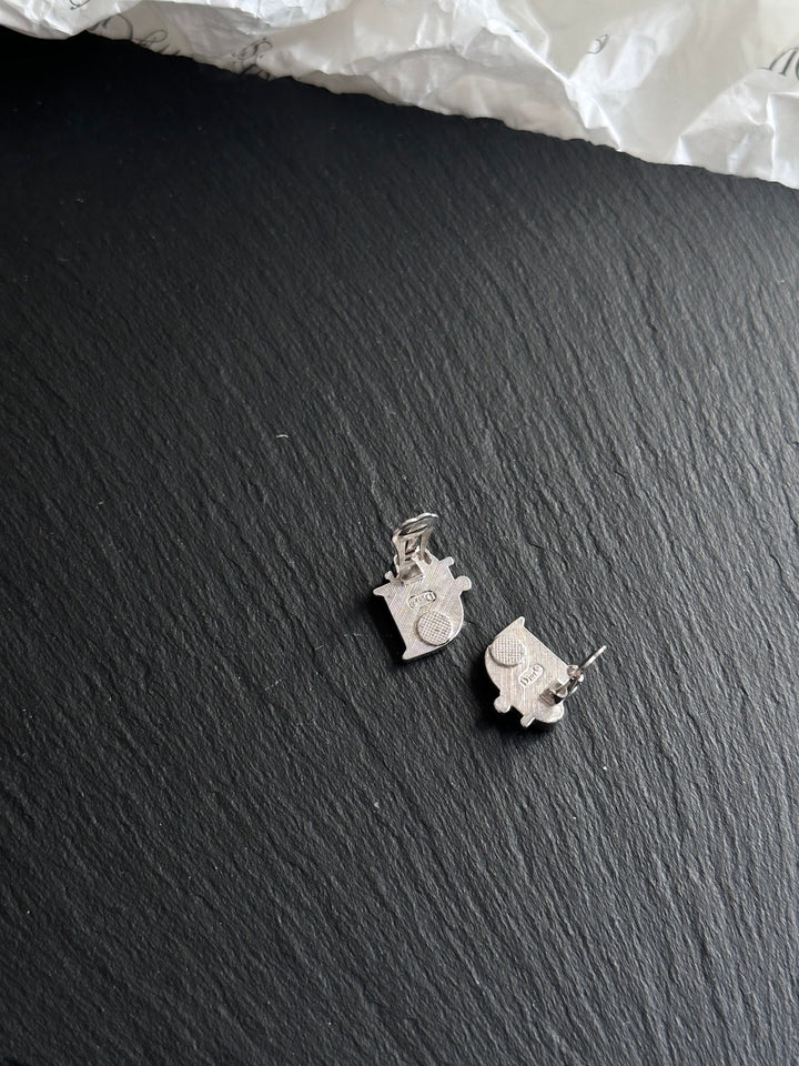 DIOR Logo Sparkling Earrings ✨｜Delicate Shine &amp; Timeless Elegance