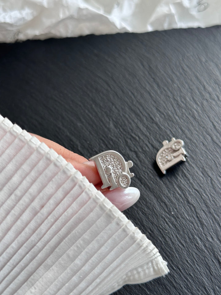 DIOR Logo Sparkling Earrings ✨｜Delicate Shine &amp; Timeless Elegance