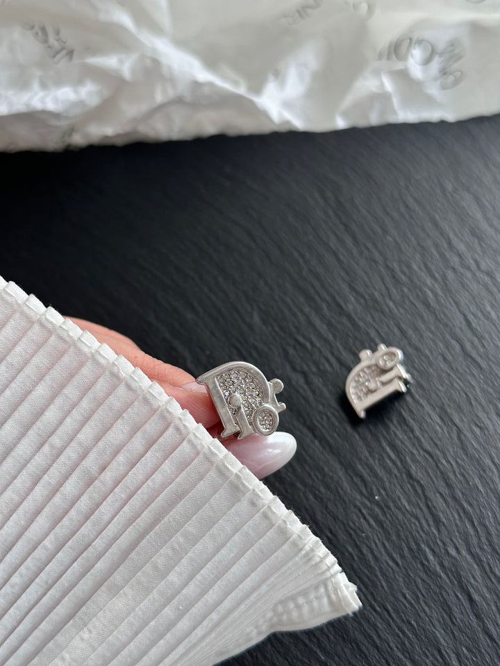 DIOR Logo Sparkling Earrings ✨｜Delicate Shine &amp; Timeless Elegance