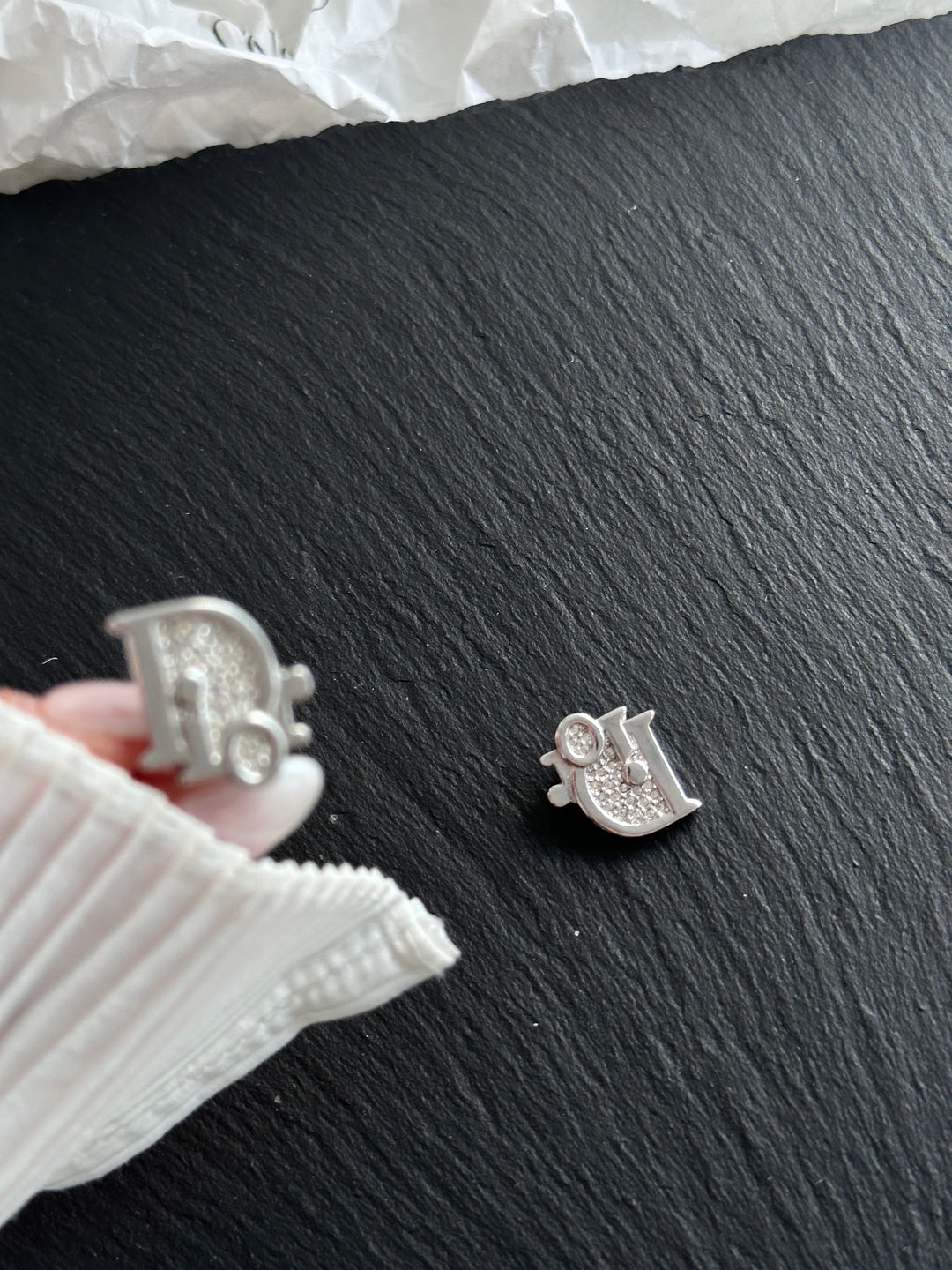 DIOR Logo Sparkling Earrings ✨｜Delicate Shine &amp; Timeless Elegance
