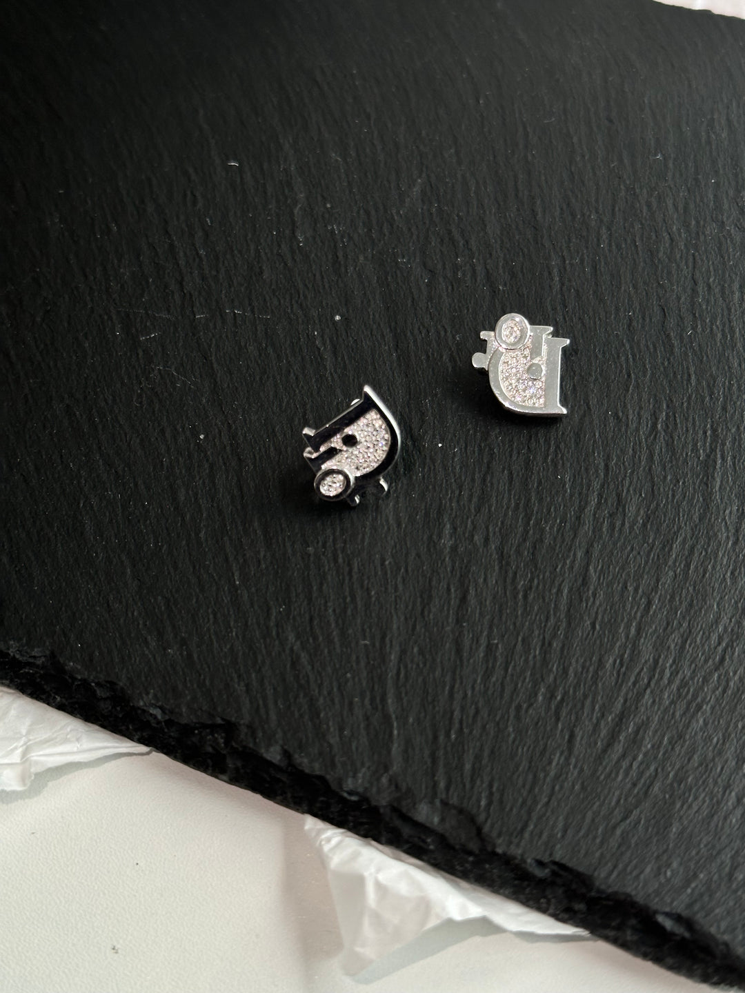 DIOR Logo Sparkling Earrings ✨｜Delicate Shine &amp; Timeless Elegance
