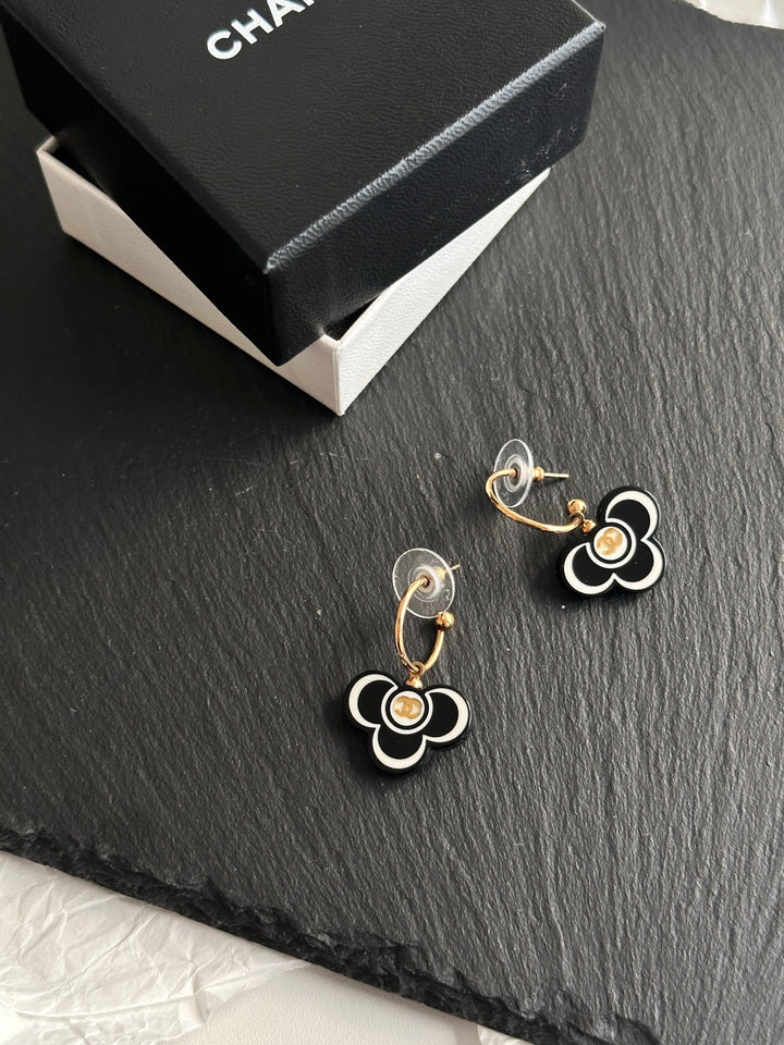 CHANEL Camellia Drop Earrings 🖤🤍｜Timeless Floral Elegance with Playful Charm