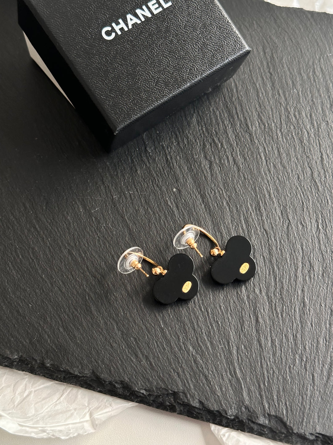 CHANEL Camellia Drop Earrings 🖤🤍｜Timeless Floral Elegance with Playful Charm