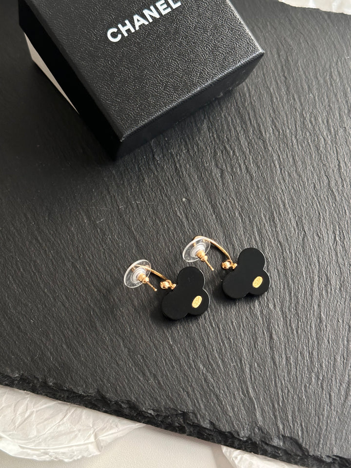 CHANEL Camellia Drop Earrings 🖤🤍｜Timeless Floral Elegance with Playful Charm