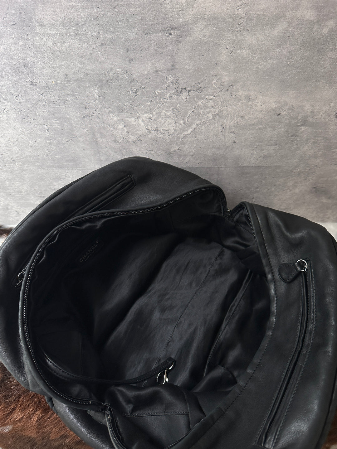 Chanel Piped Quilted Bowling Bag 🖤｜Leather-Wrapped Chain｜Double Zip Pockets｜Great Capacity