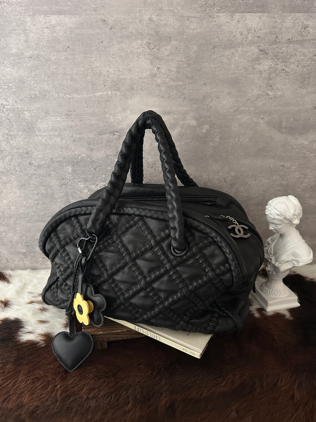 Chanel Piped Quilted Bowling Bag 🖤｜Leather-Wrapped Chain｜Double Zip Pockets｜Great Capacity