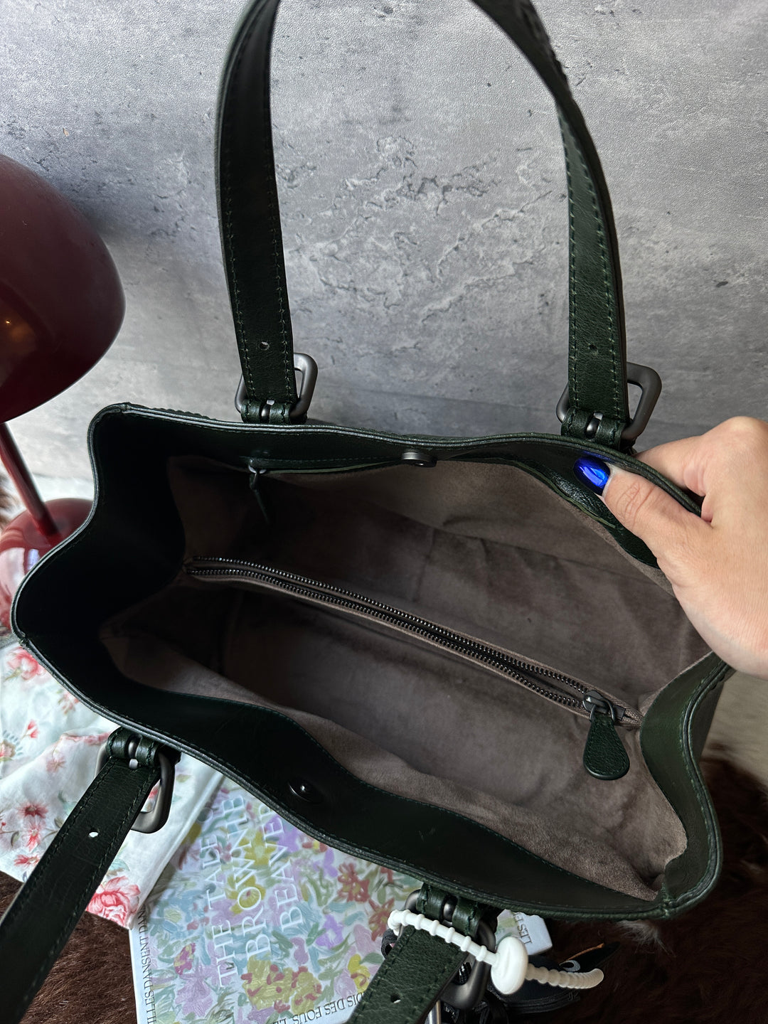 BOTTEGA VENETA Forest Green Leather Tote Bag 💚💜｜Iridescent Finish × Intrecciato Details × Adjustable Handles