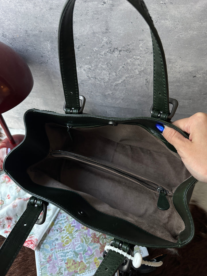 BOTTEGA VENETA Forest Green Leather Tote Bag 💚💜｜Iridescent Finish × Intrecciato Details × Adjustable Handles