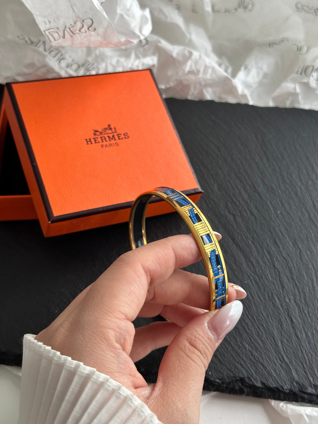Hermes Ribbon Print Enamel Bangle ✨｜Timeless Elegance with Collectible Charm