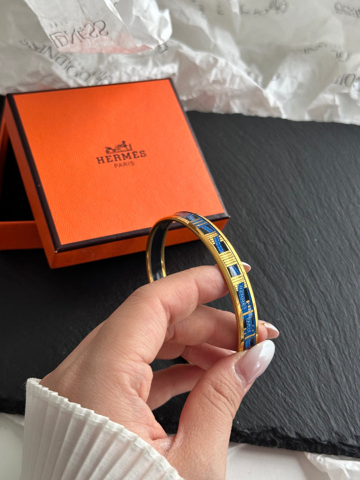 Hermes Ribbon Print Enamel Bangle ✨｜Timeless Elegance with Collectible Charm