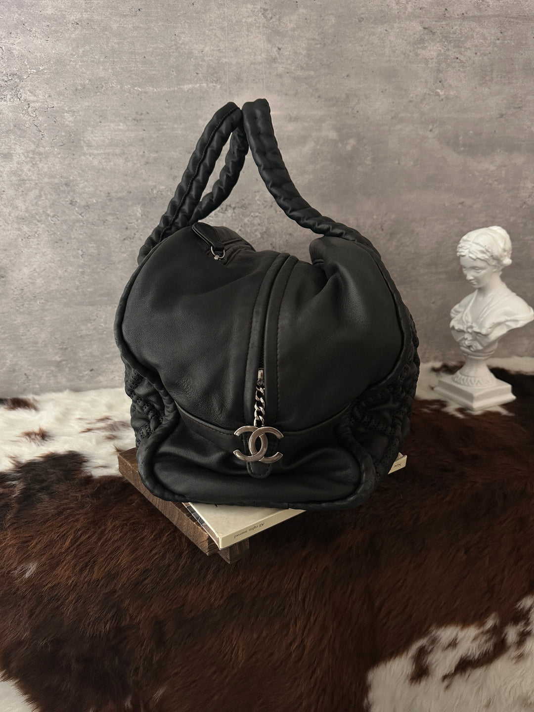 Chanel Piped Quilted Bowling Bag 🖤｜Leather-Wrapped Chain｜Double Zip Pockets｜Great Capacity