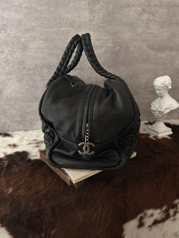Chanel Piped Quilted Bowling Bag 🖤｜Leather-Wrapped Chain｜Double Zip Pockets｜Great Capacity