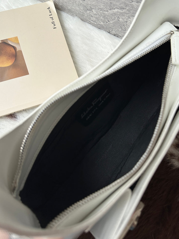 Ferragamo Gancini Hobo Bag ✨｜Glossy White Box Leather｜Small Size｜Versatile Chic