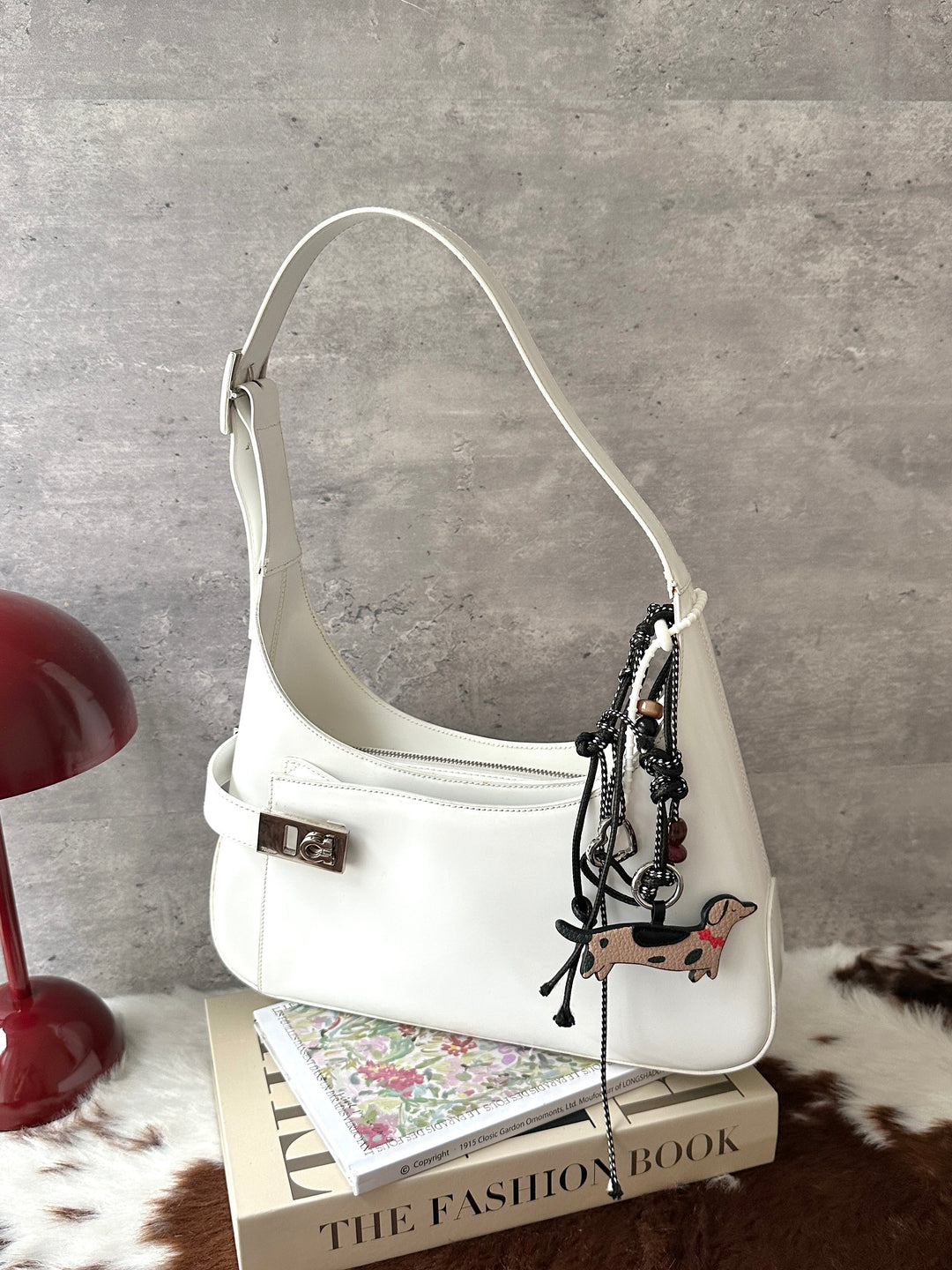 Ferragamo Gancini Hobo Bag ✨｜Glossy White Box Leather｜Small Size｜Versatile Chic