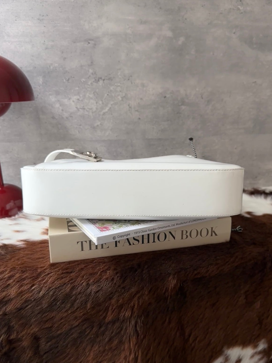 Ferragamo Gancini Hobo Bag ✨｜Glossy White Box Leather｜Small Size｜Versatile Chic
