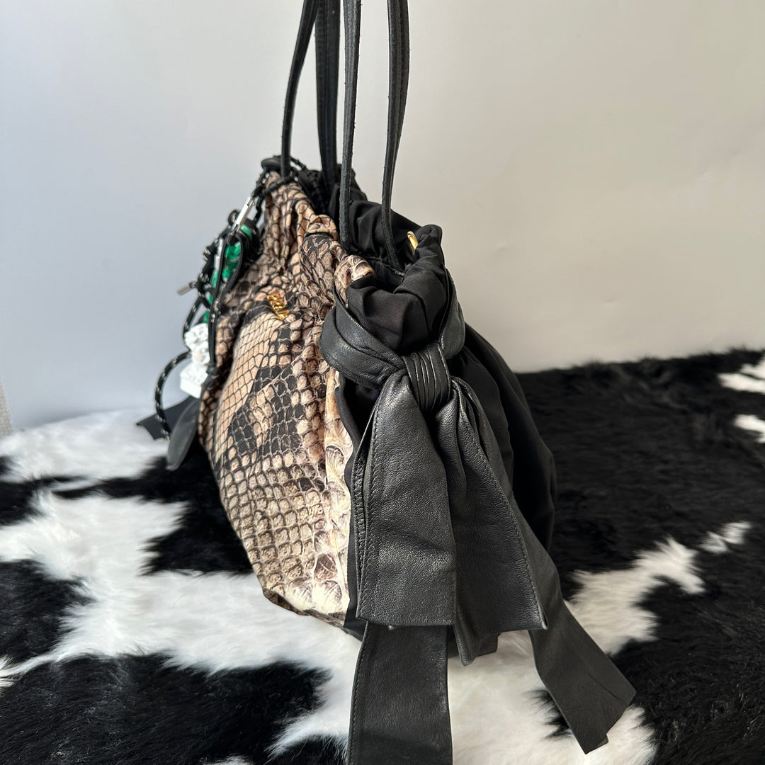 PRADA Python-Effect Tote Handbag 🖤｜Gold Logo × Drawstring Shape × Statement Python Pattern