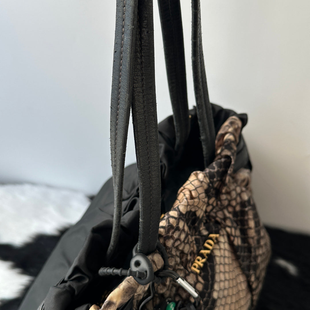 PRADA Python-Effect Tote Handbag 🖤｜Gold Logo × Drawstring Shape × Statement Python Pattern