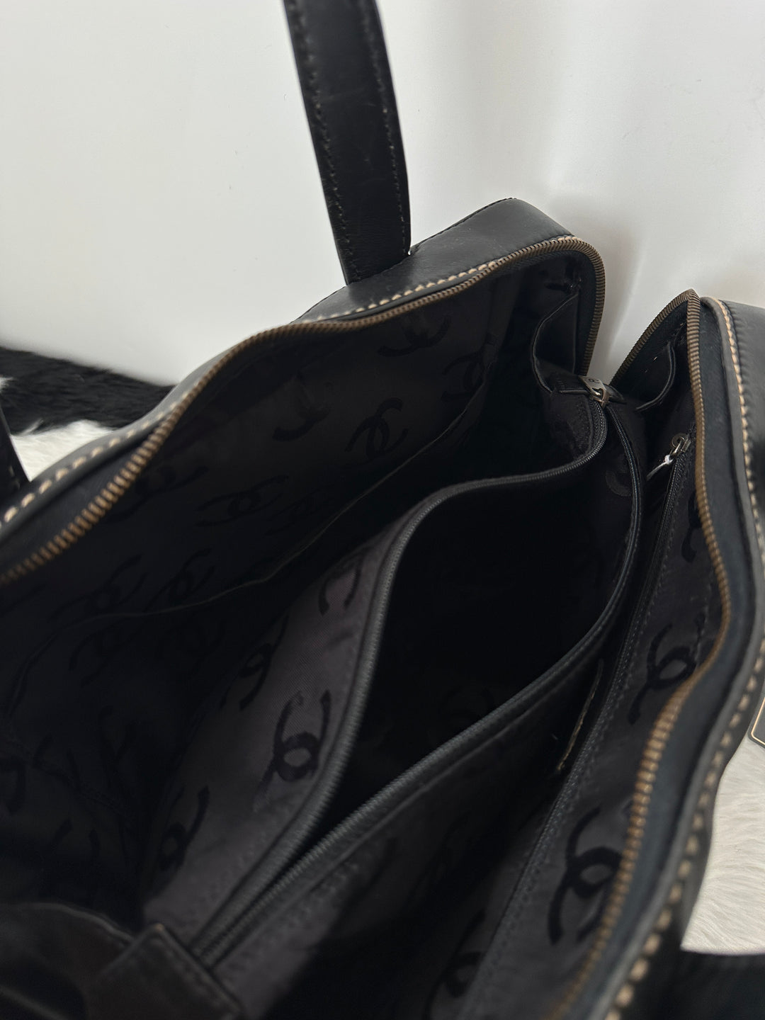 Chanel “Contrast Stitch Boston Tote” 🖤🤍 | Rare Black × White Stitching | With Card & Sticker