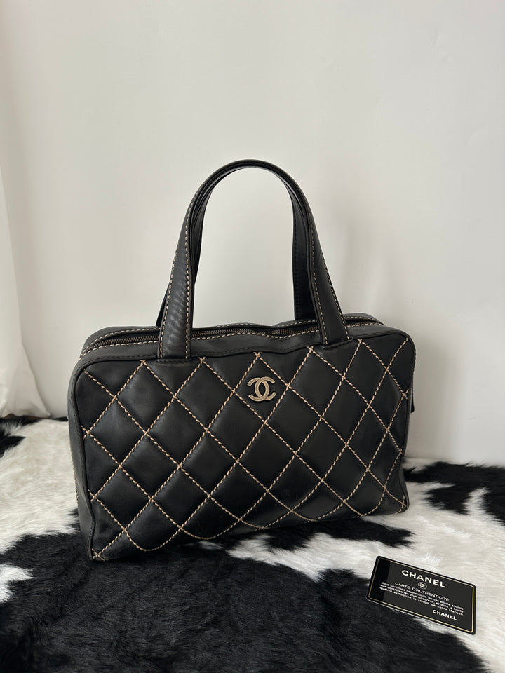 Chanel “Contrast Stitch Boston Tote” 🖤🤍 | Rare Black × White Stitching | With Card & Sticker