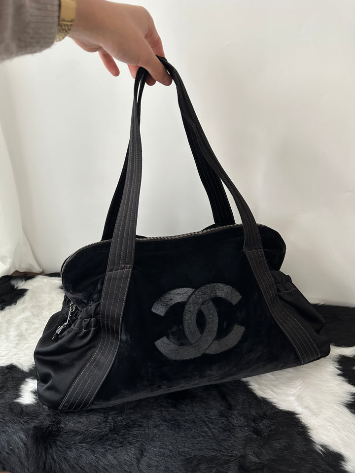 CHANEL Velvet Shoulder Bag 🖤｜Soft Velvet × Large Capacity × Travel-Ready
