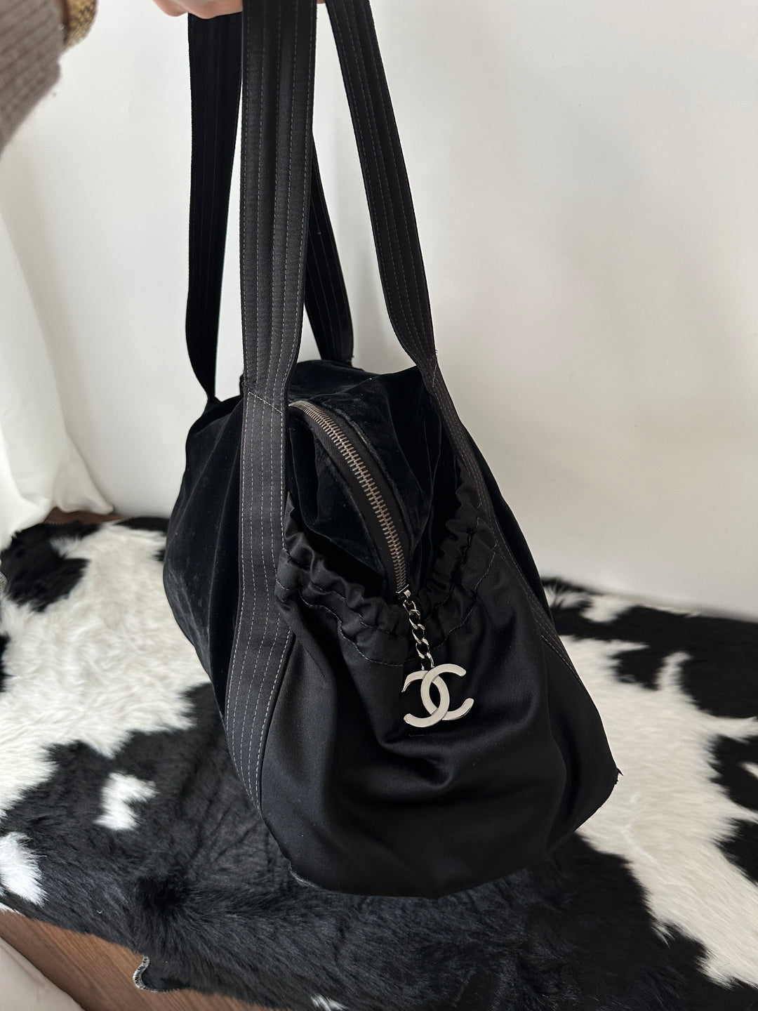 CHANEL Velvet Shoulder Bag 🖤｜Soft Velvet × Large Capacity × Travel-Ready