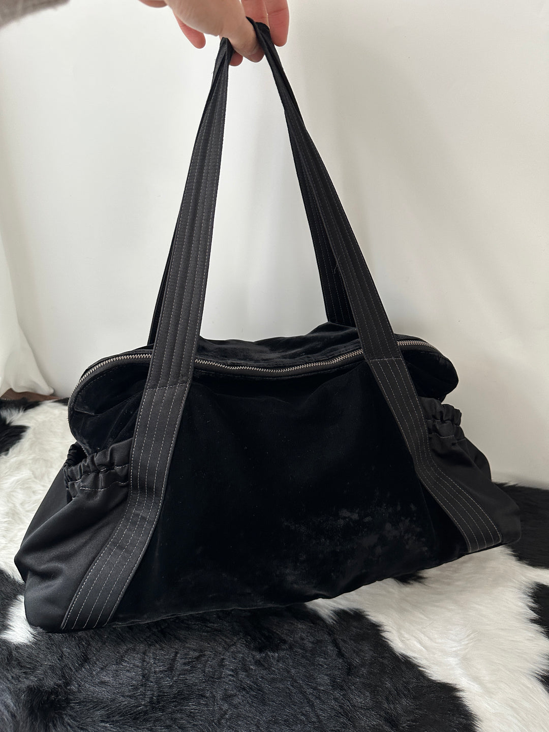 CHANEL Velvet Shoulder Bag 🖤｜Soft Velvet × Large Capacity × Travel-Ready