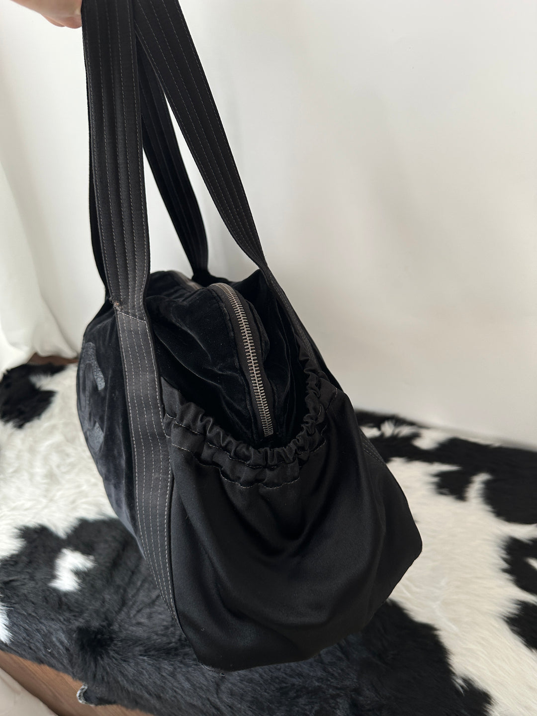 CHANEL Velvet Shoulder Bag 🖤｜Soft Velvet × Large Capacity × Travel-Ready