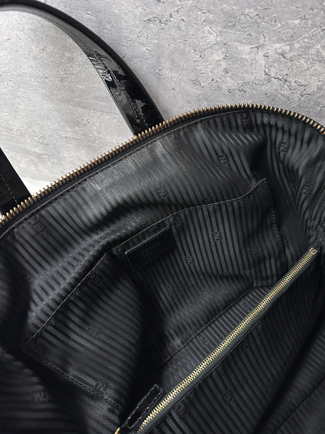 Fendi Boston Bag 🖤｜Gold FF Hardware｜Lightweight Design｜Great Value