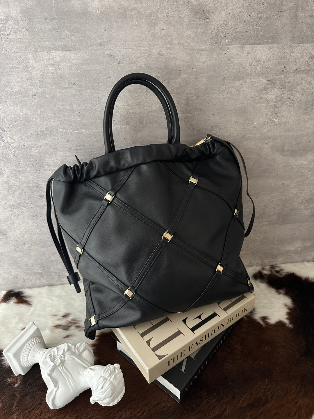 Ferragamo Leather Tote Bag 🖤｜Laptop-Friendly｜Top Handle &amp; Crossbody｜Distinctive Metal Details
