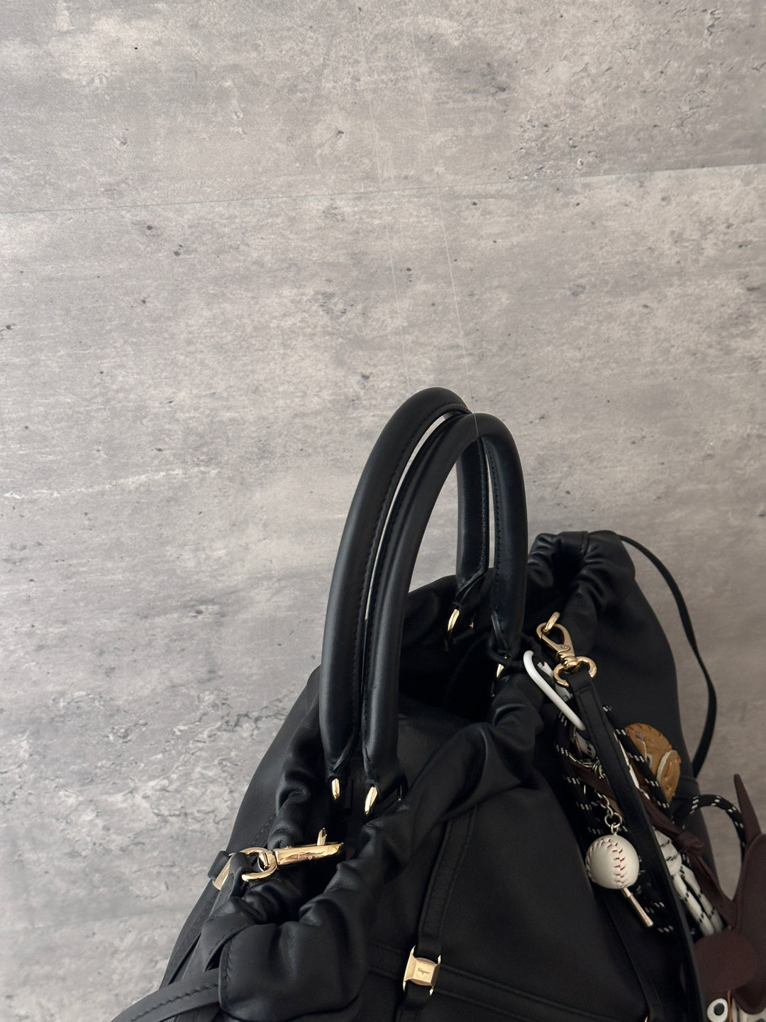 Ferragamo Leather Tote Bag 🖤｜Laptop-Friendly｜Top Handle &amp; Crossbody｜Distinctive Metal Details