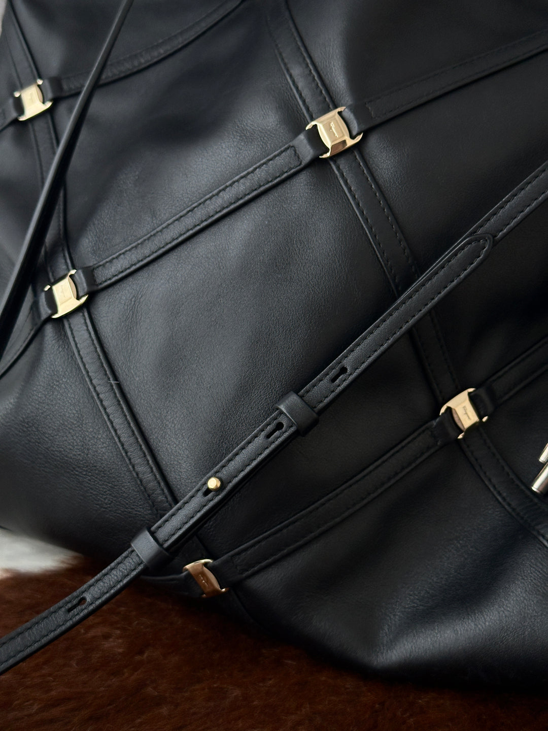 Ferragamo Leather Tote Bag 🖤｜Laptop-Friendly｜Top Handle &amp; Crossbody｜Distinctive Metal Details