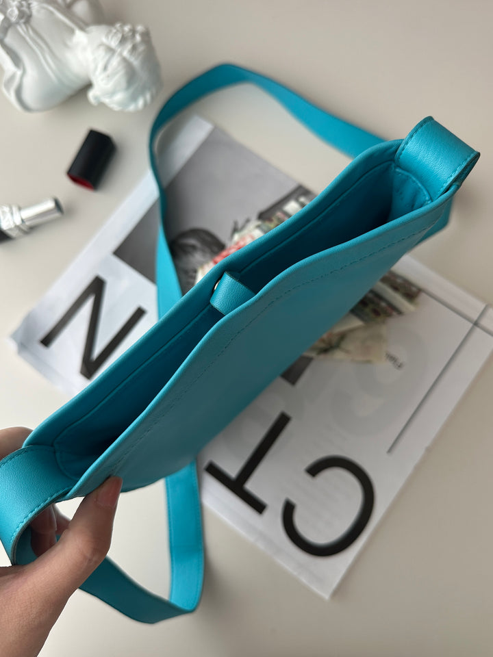 HERMÈS Lambskin Crossbody Bag 🩵✨｜Turquoise Blue × Perforated Logo × Soft Lambskin