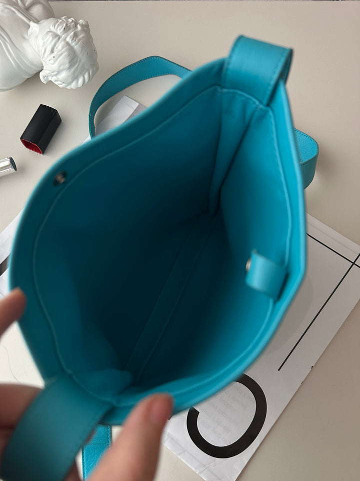 HERMÈS Lambskin Crossbody Bag 🩵✨｜Turquoise Blue × Perforated Logo × Soft Lambskin