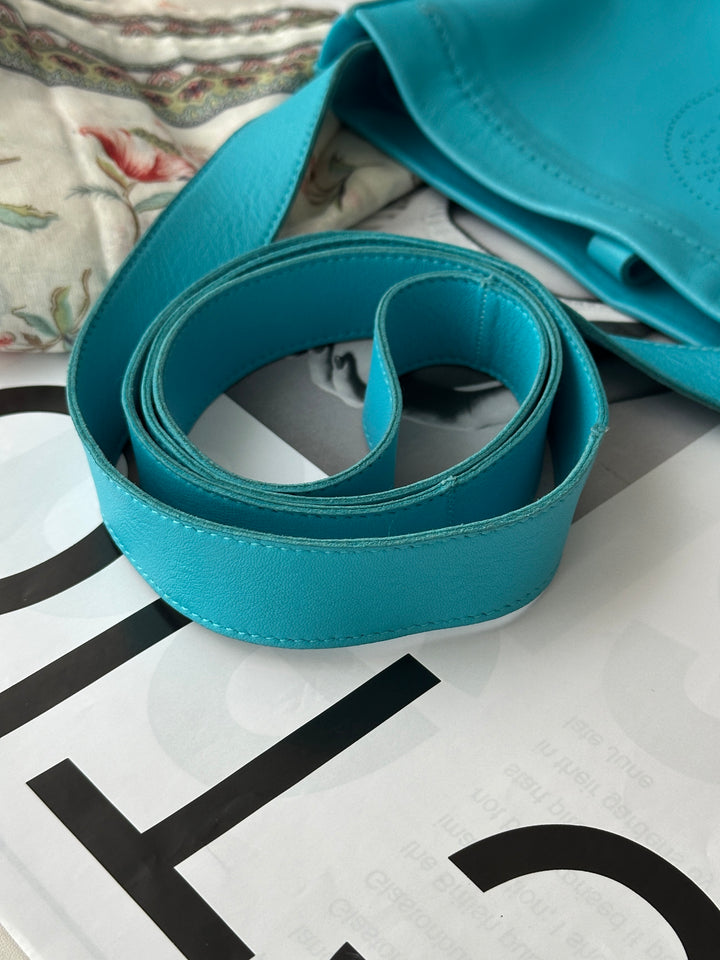HERMÈS Lambskin Crossbody Bag 🩵✨｜Turquoise Blue × Perforated Logo × Soft Lambskin