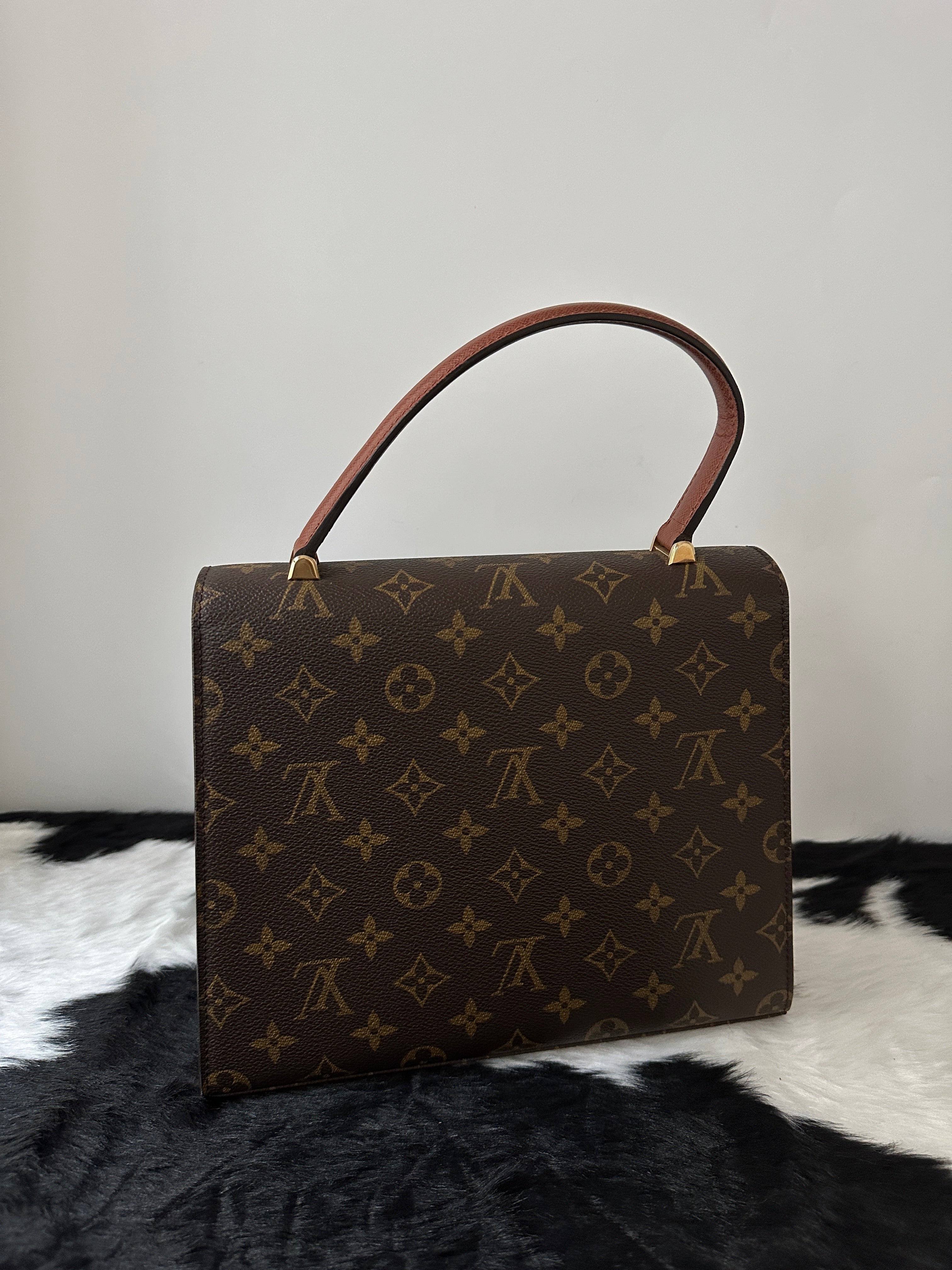LOUIS VUITTONMonogram Turn Lock Kelly Bag✨ ｜Classic Elegance